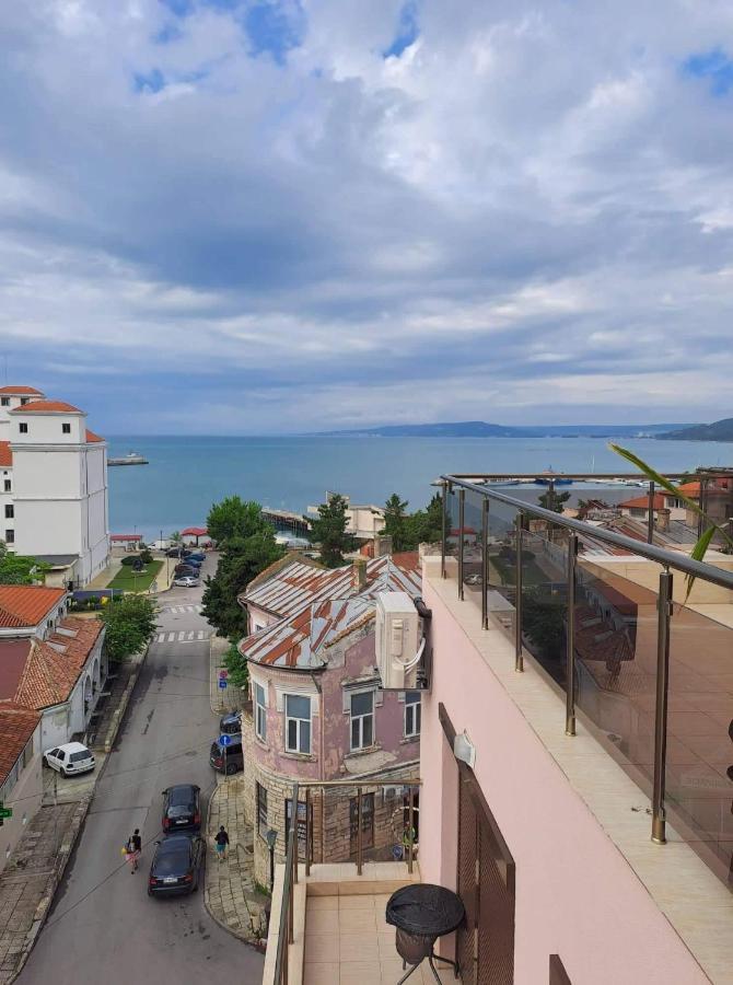 амира 3 * Balchik